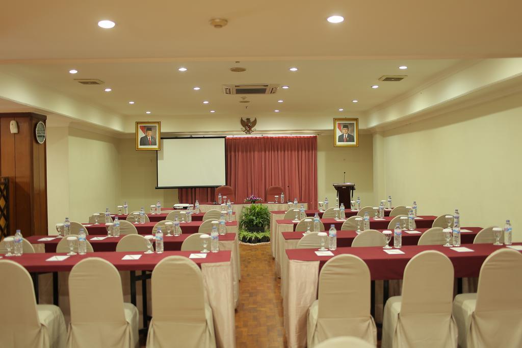 Weta International Hotel Σουραμπάγια Εξωτερικό φωτογραφία