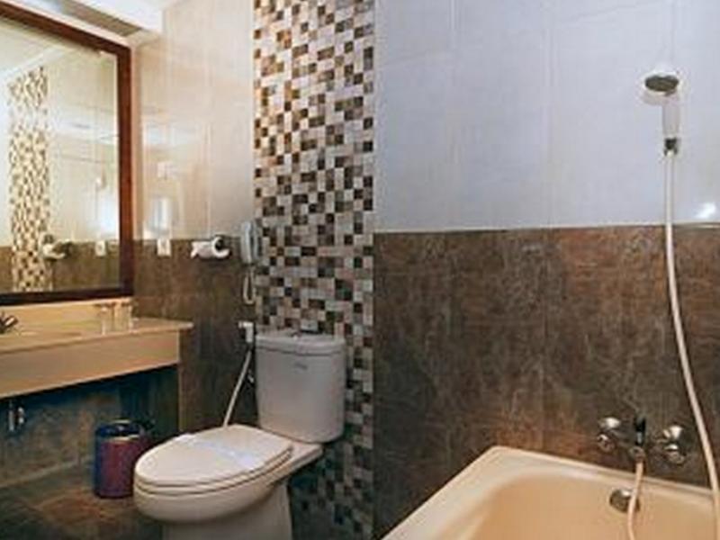 Weta International Hotel Σουραμπάγια Εξωτερικό φωτογραφία