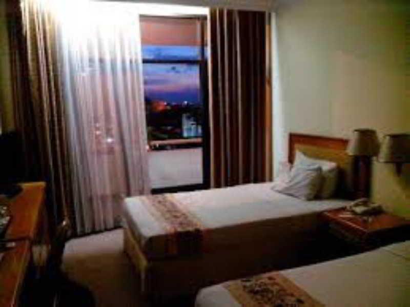 Weta International Hotel Σουραμπάγια Εξωτερικό φωτογραφία