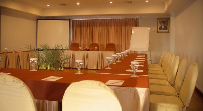 Weta International Hotel Σουραμπάγια Εξωτερικό φωτογραφία